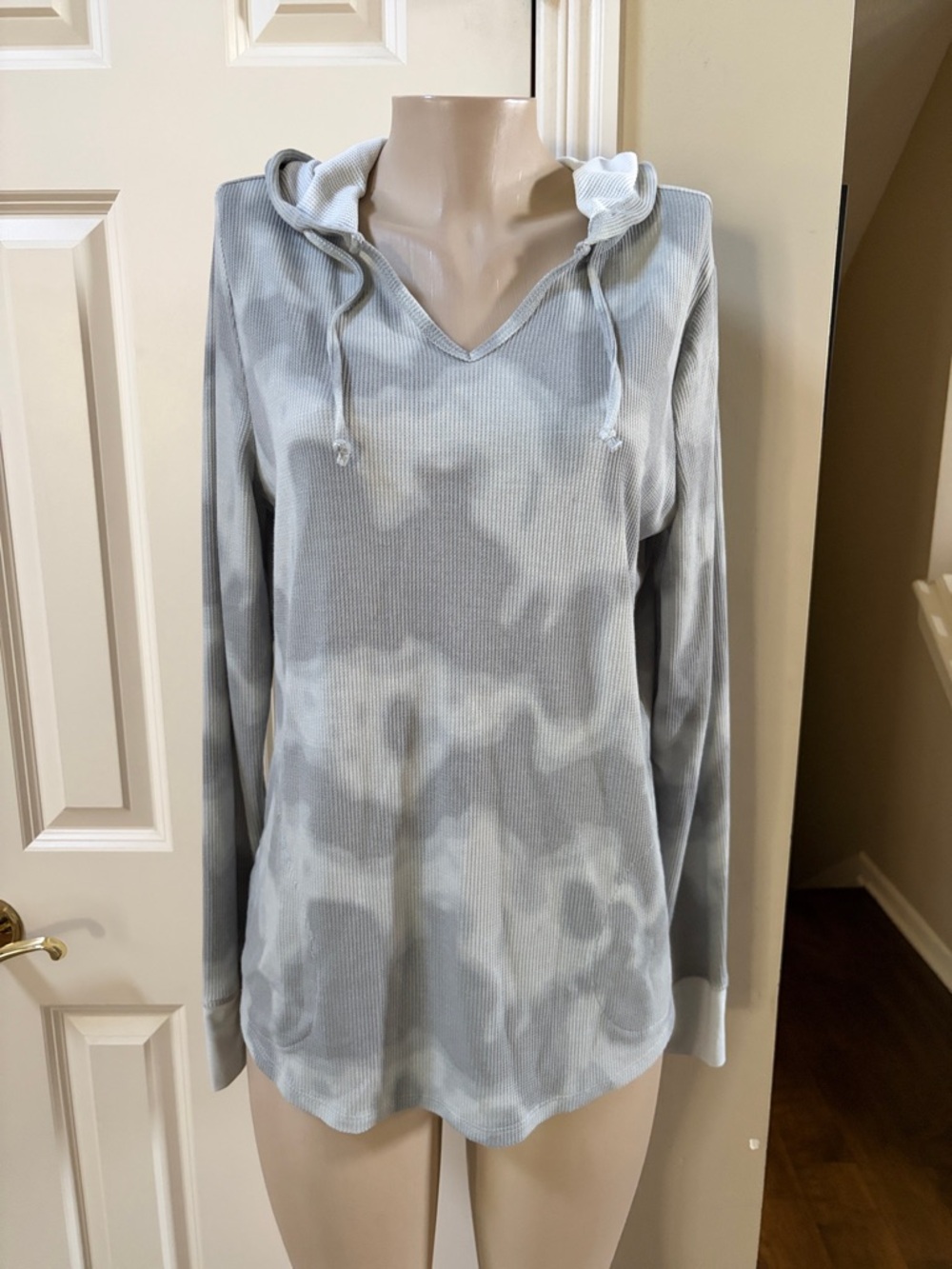 Belle by Kim Gravel Gray Tie-Dye Waffle Knit Hoodie Top